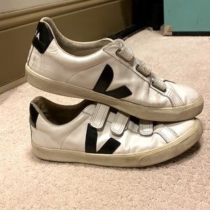 Velcro Veja Sneakers
